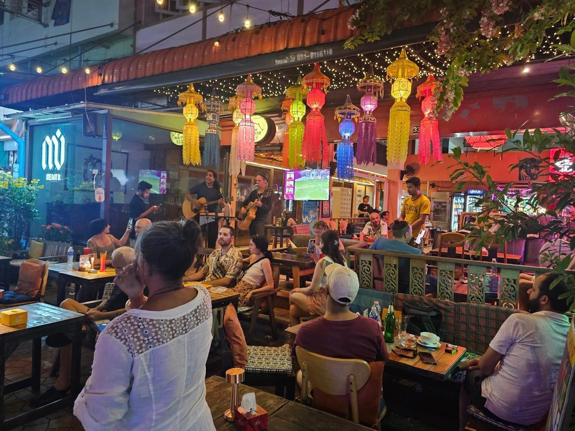 Merry V Guesthouse กรุงเทพมหานคร ภายนอก รูปภาพ